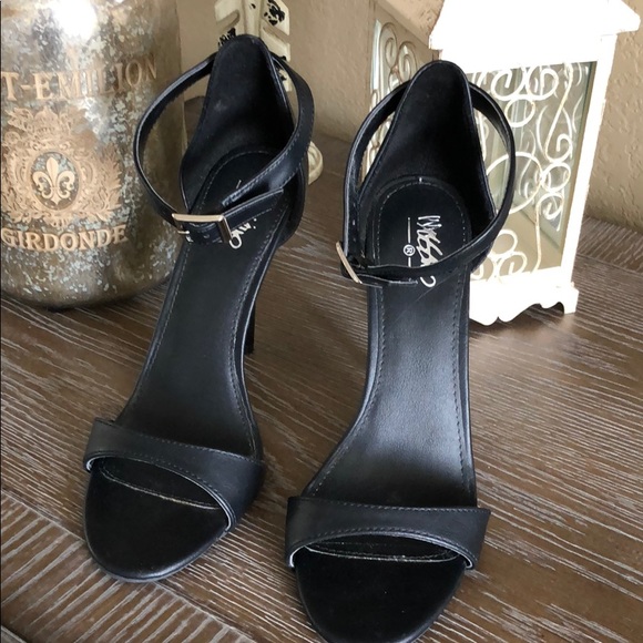 SOLDMossimo ankle strap heels - Picture 6 of 6